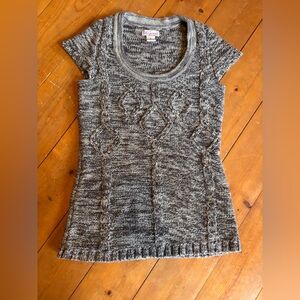 Sweater top (must bundle if under $10)